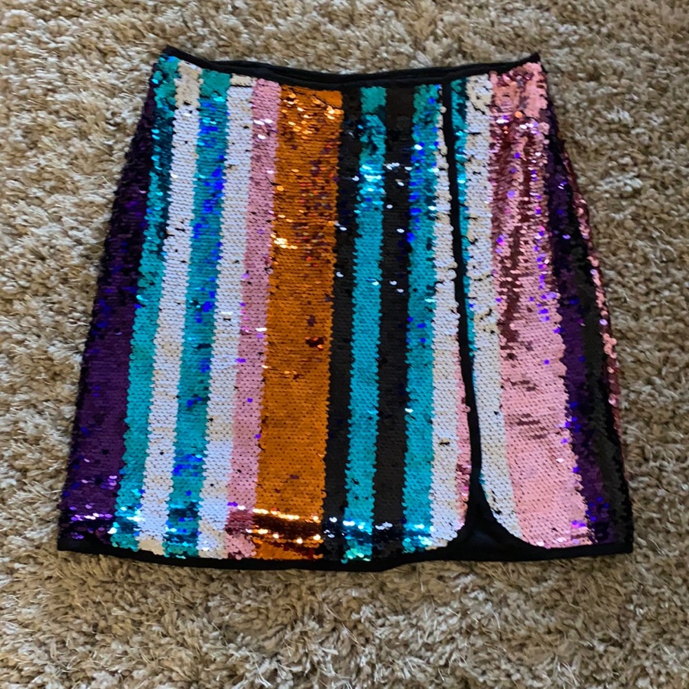 Francesca’s size small sparkly skirt
